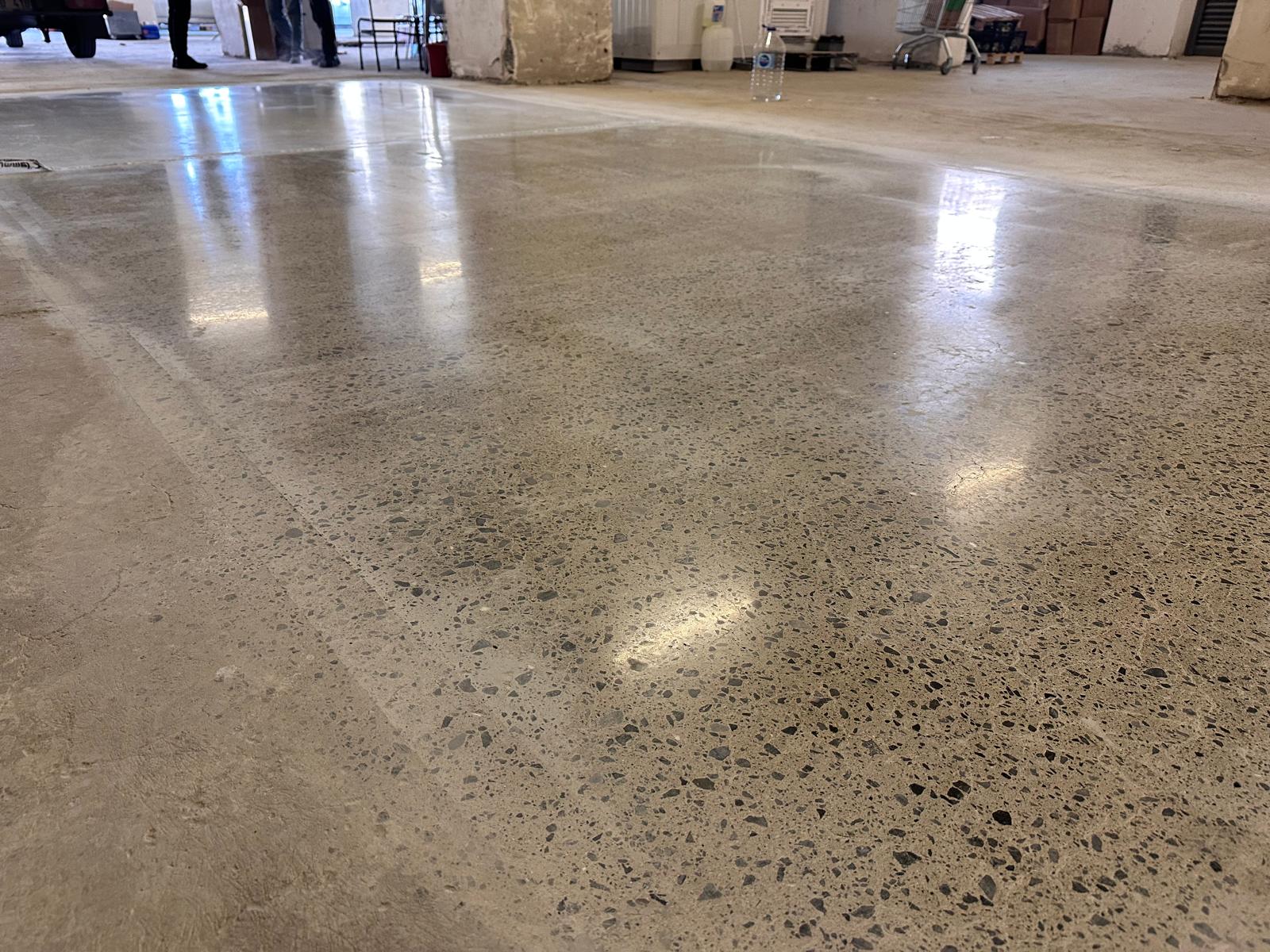 Fabrika Zeminlerinde Beton Parlatma: Maliyet Etkin, Uzun Ömürlü ve Çevre Dostu Çözüm