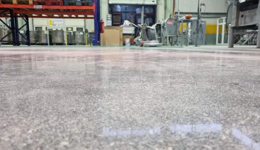Depo Zemininde Beton Silim: Raflar ve Stok Dururken Nasıl Yapılır?