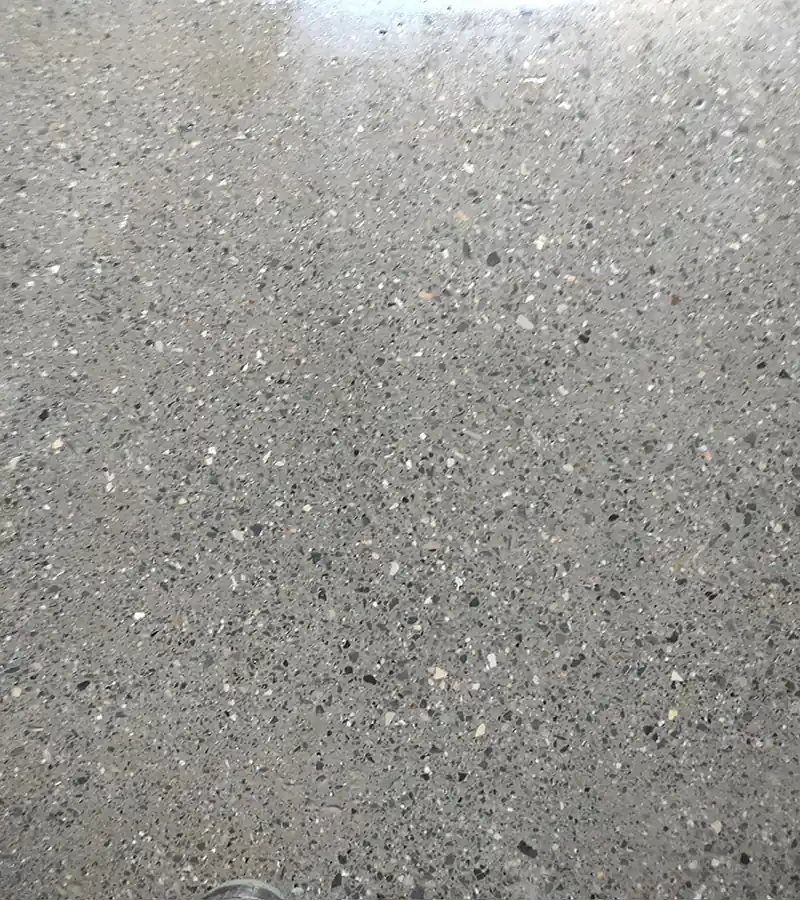 Perdahlanmış beton yüzey dokusu, yakın çekim