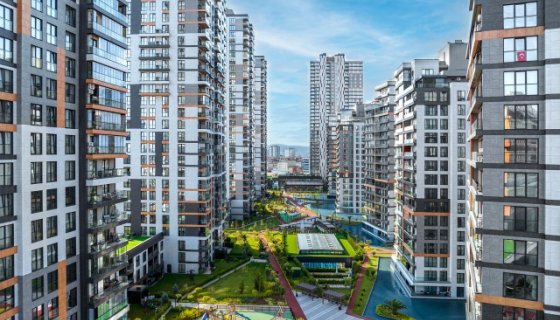 Avrupa Konutları Yaman Evleri: Emplus Zemin ile Modern Zemin Dönüşümü